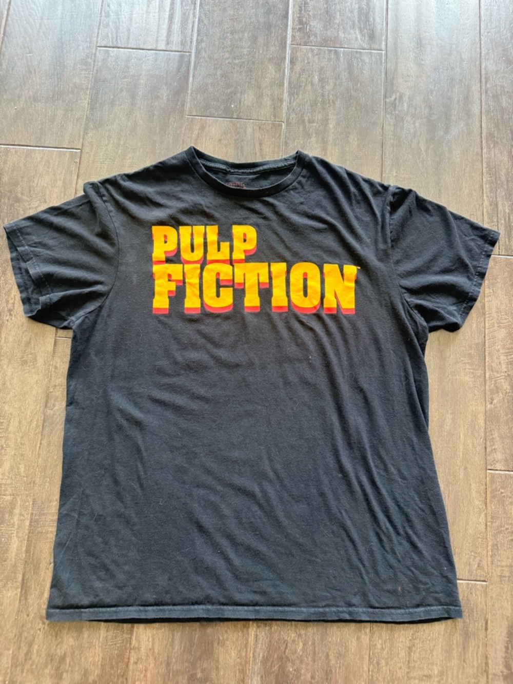 Pulp Fiction Black Graphic T-Shirt Size L Short Sleeve Crew Neck Red and Yellow